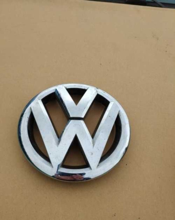Эмблема Volkswagen на решетку радиатора VAG 561853600ULM